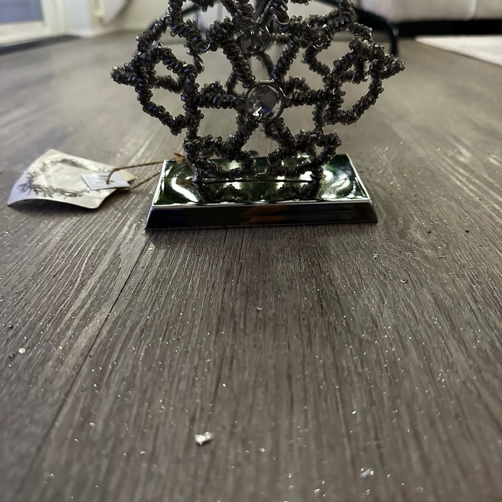 Stocking holder - Picture 2 of 2